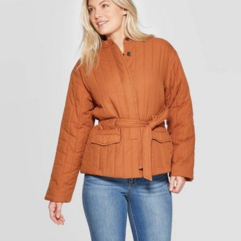 Universal Thread quilted puff jacket with belt